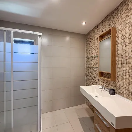 V4, Jardins Branqueira9 Near Beach, Villa